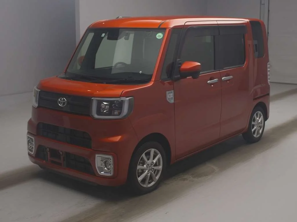 Toyota Pixis Mega LA700A 2021